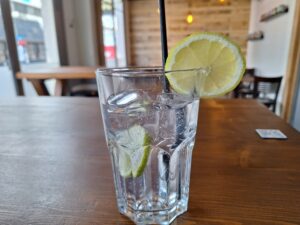 cocktail gin tonic chez house of bears lyon, bar à bières lyon 7