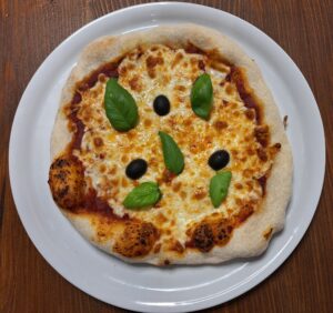 pizza margherita fait maison. Bar lyon 7 quai claude Bernard