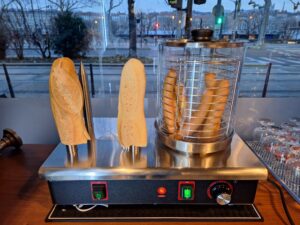 Hot-dog chaud dans votre bar House of Bears Lyon